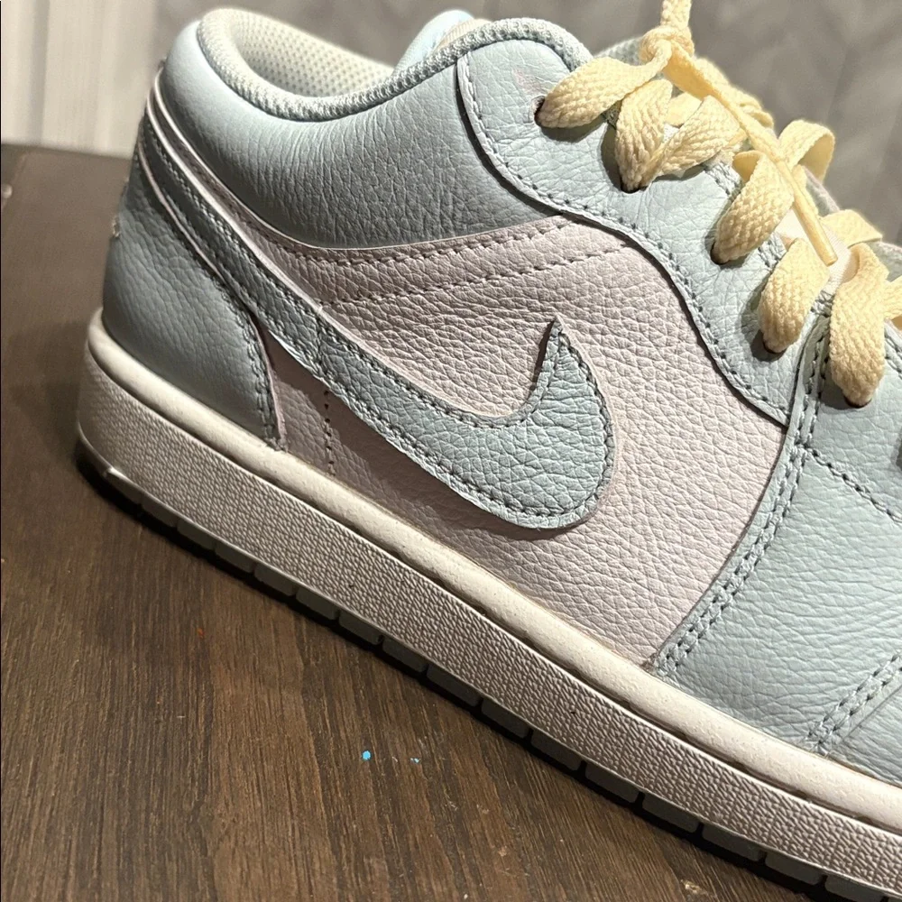 Nike Sky Blue and White Low-Top Sneakers - Picture 5 of 6